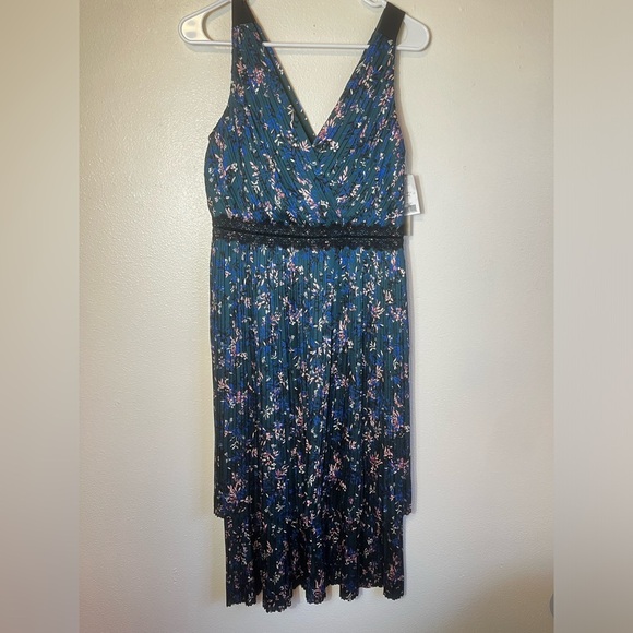 NWT Banana Republic Pleated Tiered Midi Dress, Multi-Color #493392 Size 4P - Picture 4 of 7